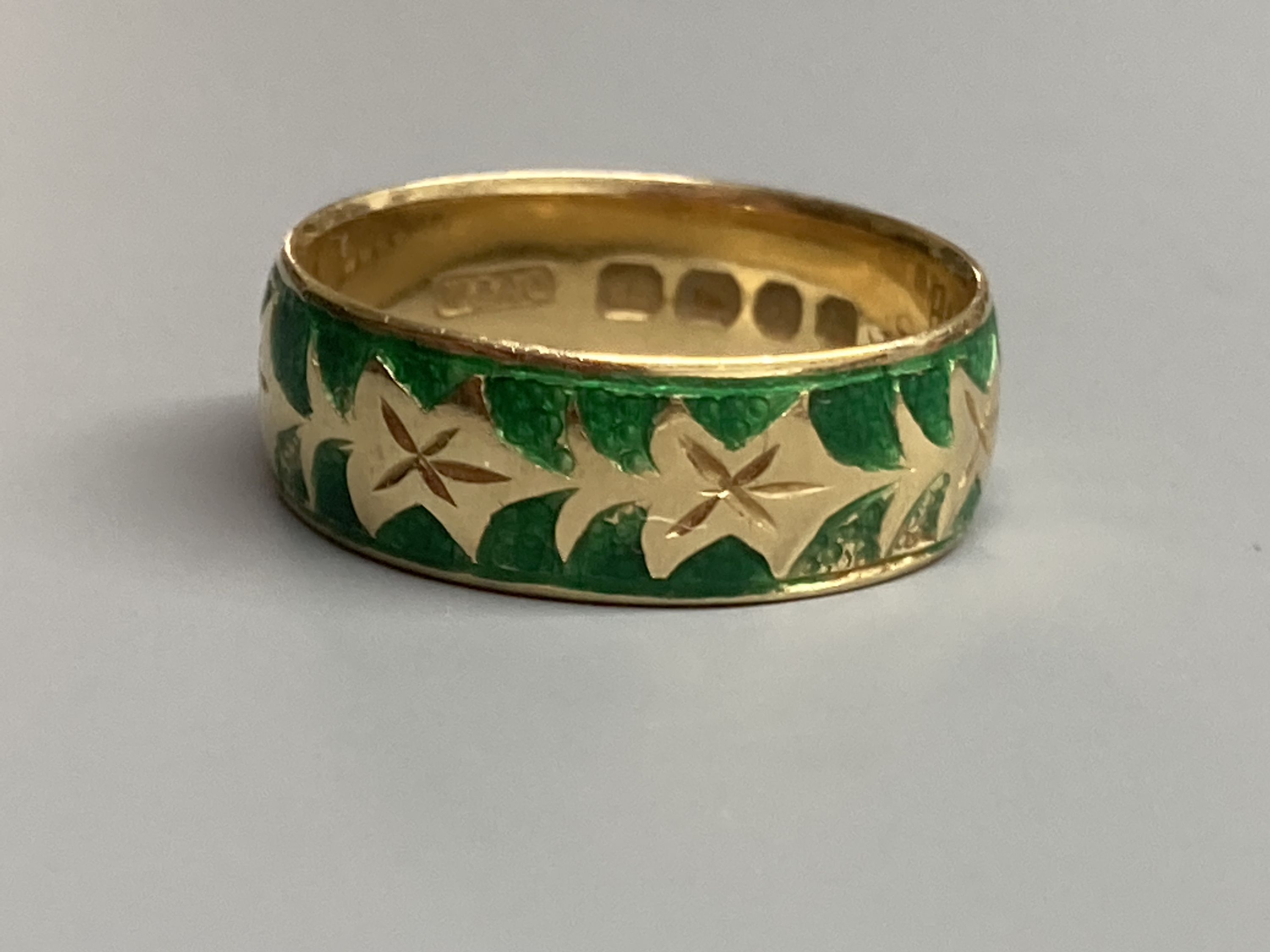 A modern 18ct gold and green enamel band, size P, gross 5.6 grams (enamel a.f.)